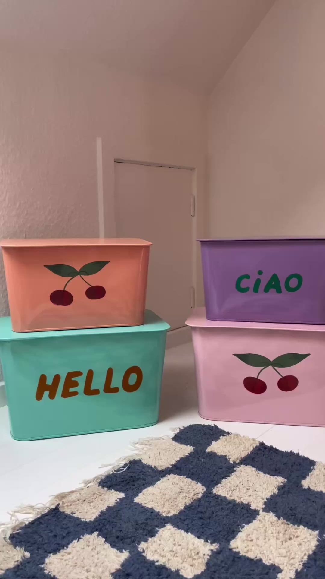 Rice Metal opbevaringskasser, sæt m 2 stk - Cherry/Hello