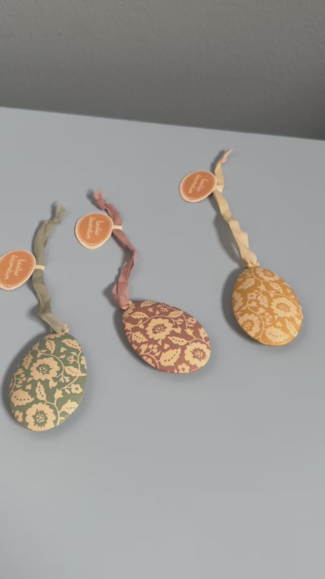 Maileg påskepynt, ophæng - påskeæg med blomster - Gul