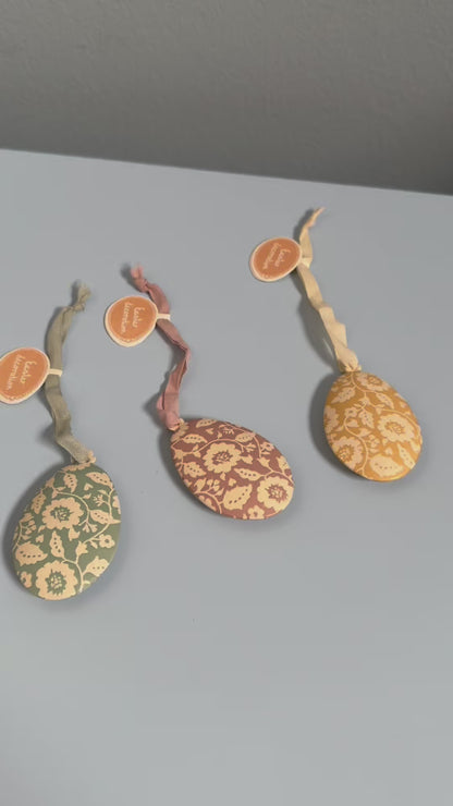 Maileg påskepynt, ophæng - påskeæg med blomster - Gul