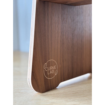 Curve-Lab, Læringstårn, Birk m. overflade af valnøddetræ