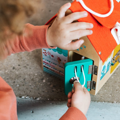 Lilliputiens aktivitethus, Åbn og luk