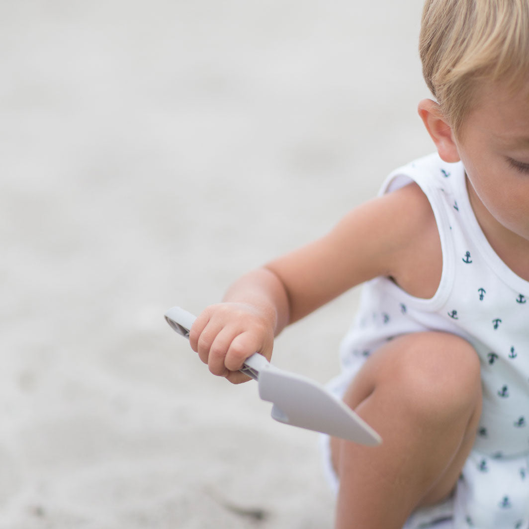 Scrunch sandlegetøj, skovl - duck egg blue