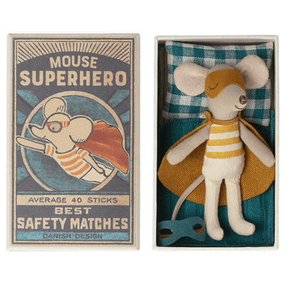 Maileg Superhelte mus, Lillebror i tændstikæske