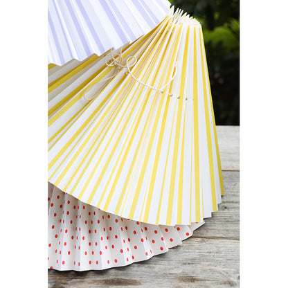 Pink Rose Loftslampe m foldet skærm i papir - 32 cm - Beige m. lyseblå prikker