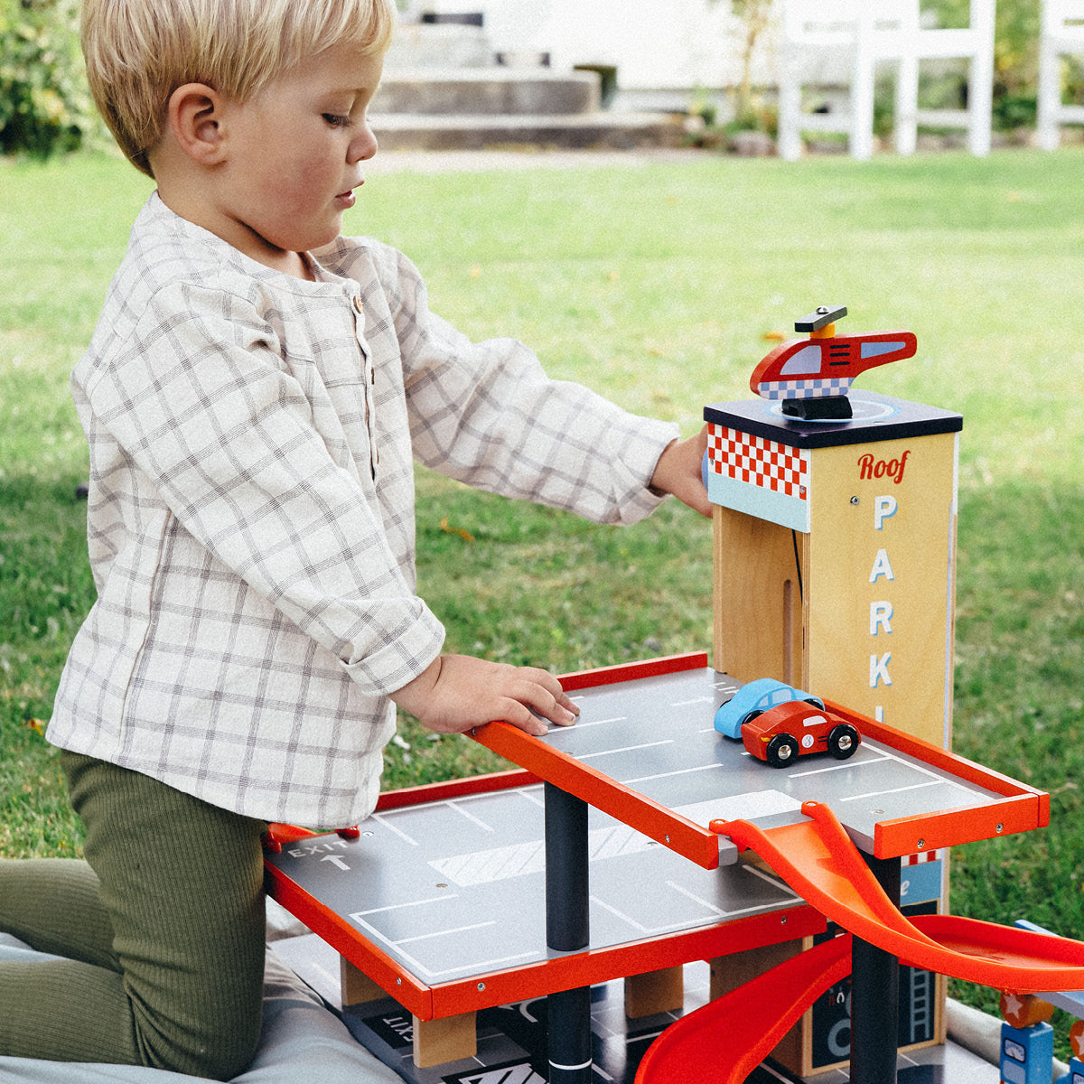 Tender Leaf, 5 arbejdskøretøjer - Parkeringshus