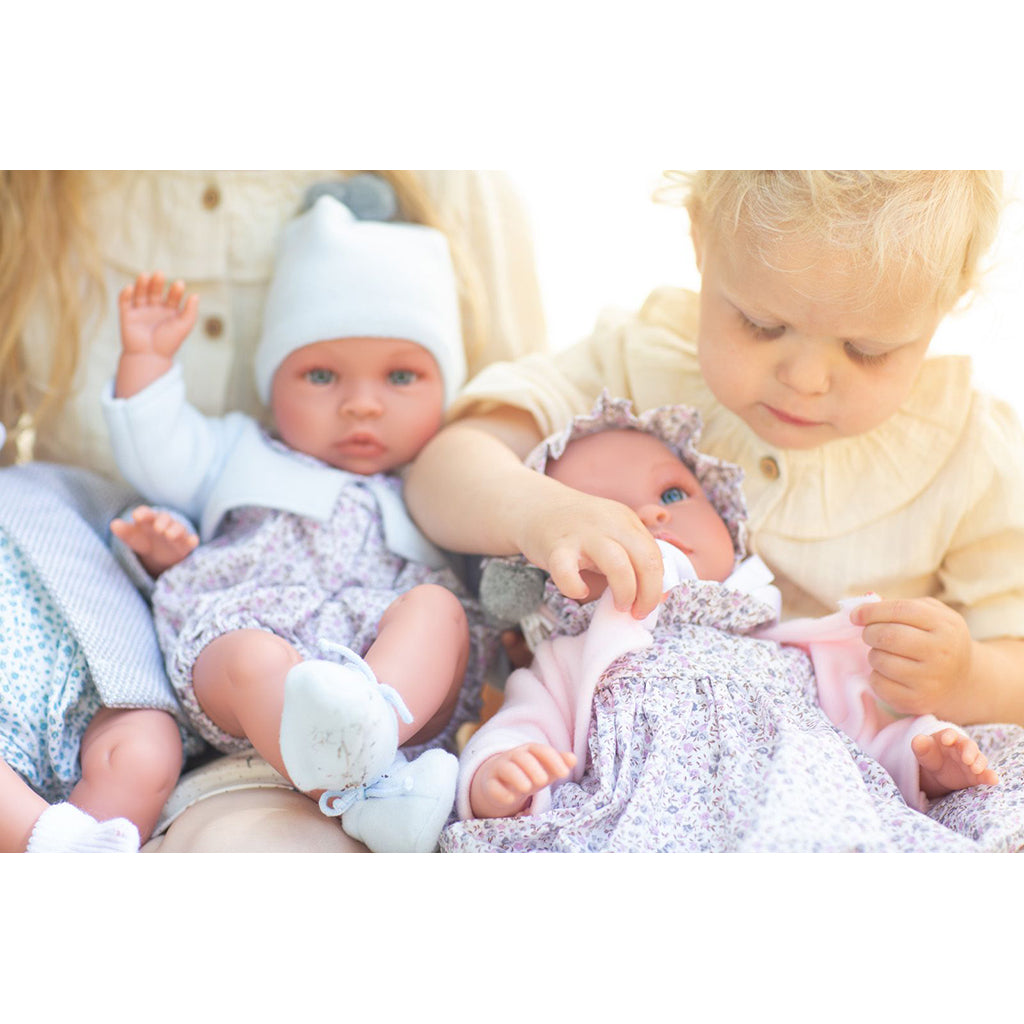 Así Leo babydukke, 46 cm - Grå cardigan og liberty dragt