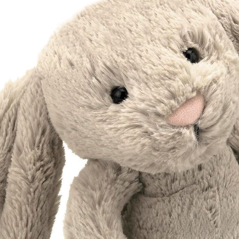 Jellycat Bamse, Bashful kanin, beige - 18 cm. Zoomet ind på ansigtet