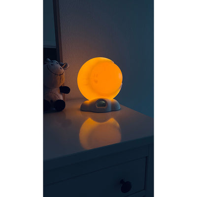 Kidymoon natlampe m. belysning som enten viser dag eller nat