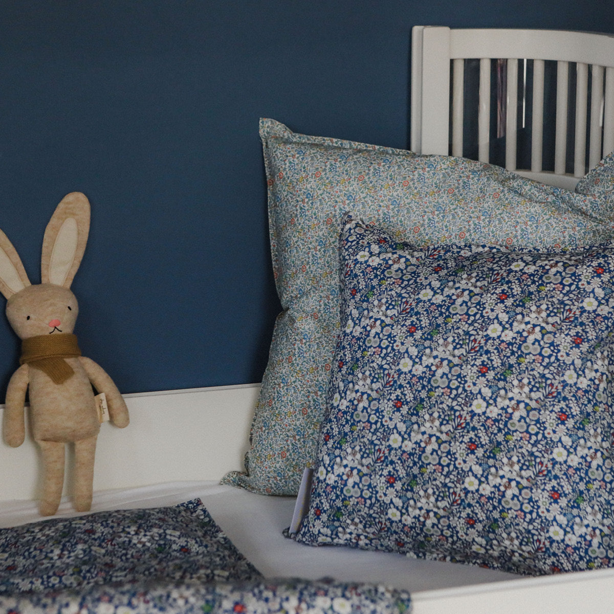 Lirum Larum Leg Mini, Liberty pude, 50 x 50 cm - Alexander