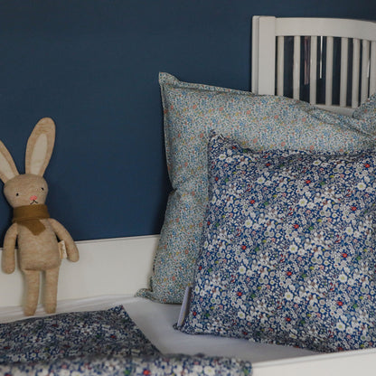 Lirum Larum Leg Mini, Liberty pude, 50 x 50 cm - Alexander