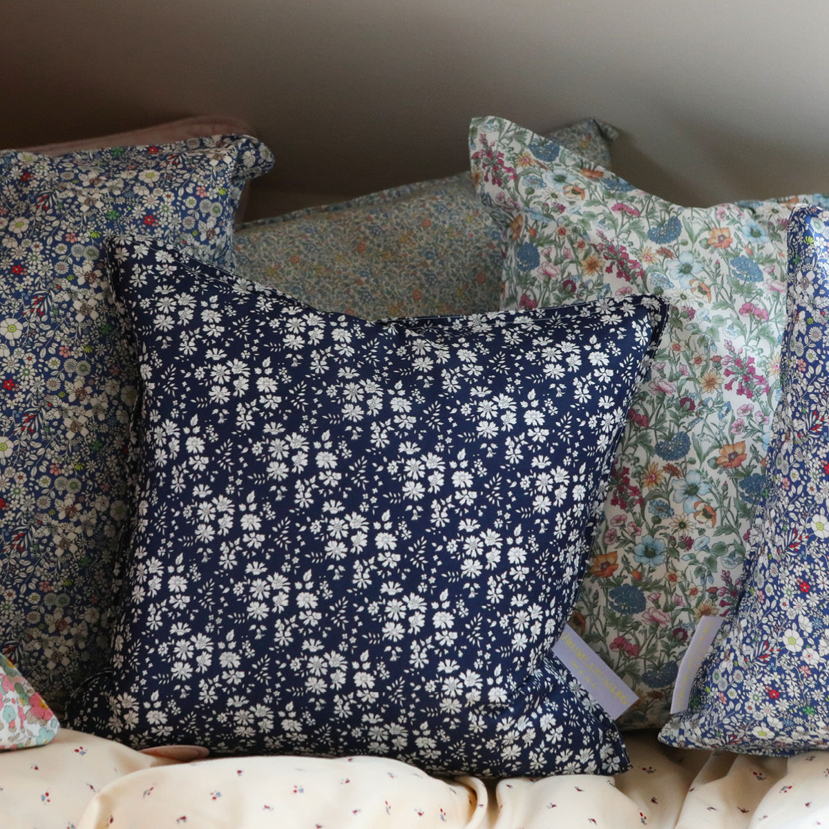 Lirum Larum Leg Mini, Liberty pude, 50 x 50 cm - Alexander