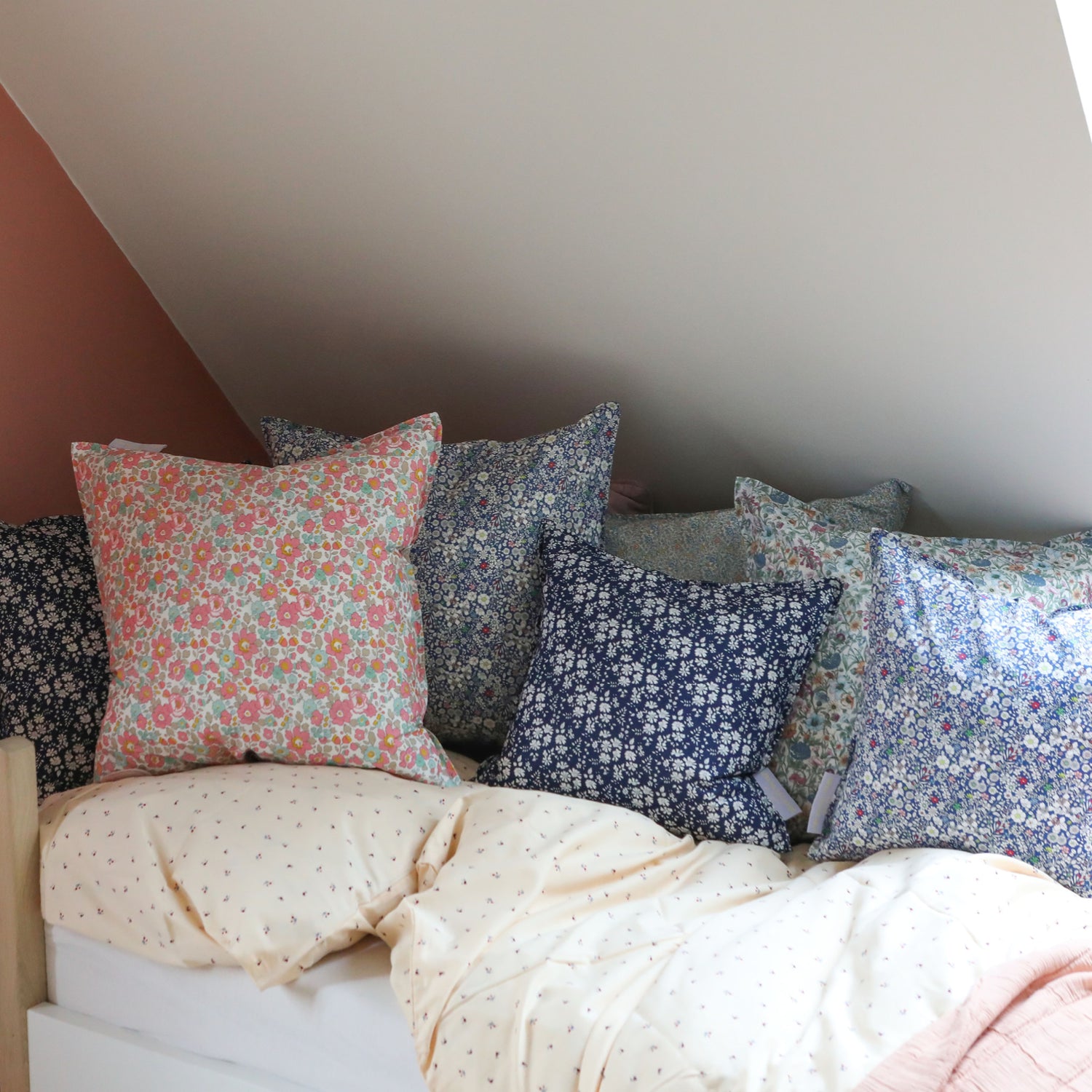 Lirum Larum Leg Mini, Liberty pude, 50 x 50 cm - Savannah