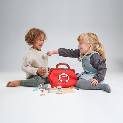 Tender Leaf, Lægetaske