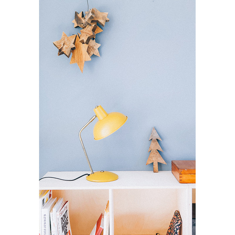 Leitmotiv Hood bordlampe i metal, Matt curry yellow