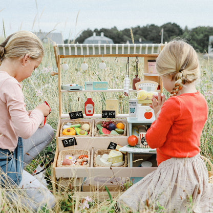 Tender Leaf, Markedsbod i træ