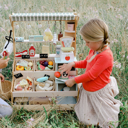 Tender Leaf, Markedsbod i træ